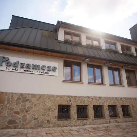 Podzamcze Apartman *