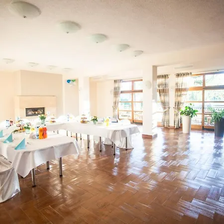 Podzamcze Apartman *