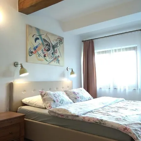 Podzamcze Apartman *