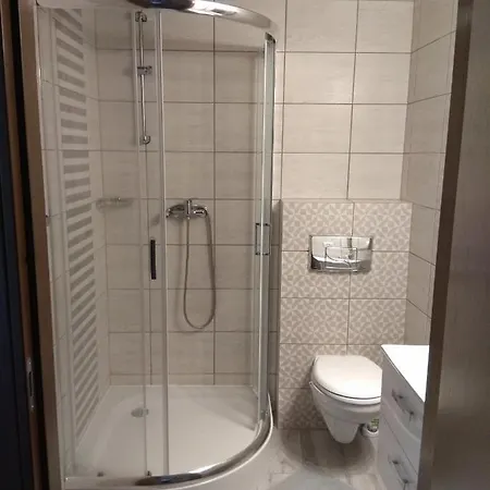 Podzamcze Apartman *
