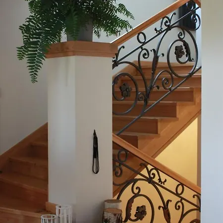 Podzamcze Apartman *